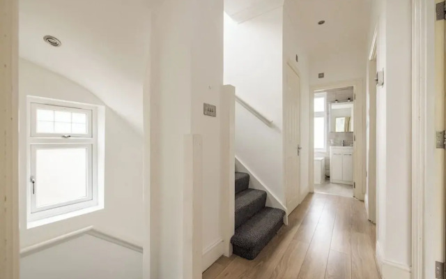 Beautiful Room in Acton