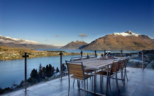 Bel Lago - every room with a lake view