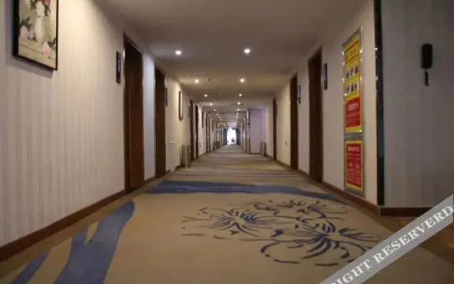 Super 8 Hotel (Jinxiang Tianxing Plaza)