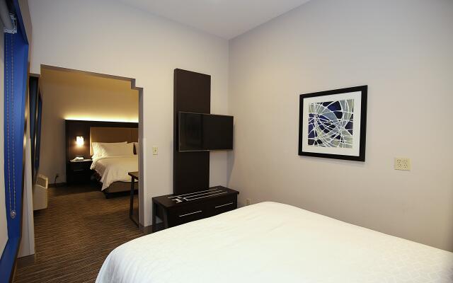 Holiday Inn Express & Suites Ashland by IHG
