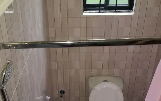L &j modern backpackers BnB