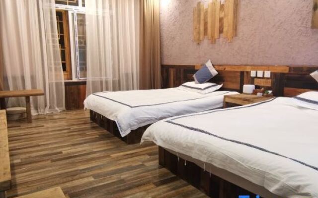 Xiyi Hailuogou townlet Xiaozhu Homestay