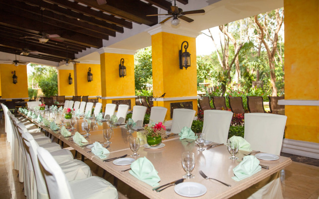 Courtyard By Marriott Cancun Airport