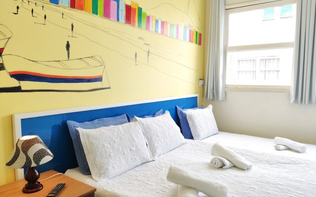 TC1206 Casal na praia de Copacabana