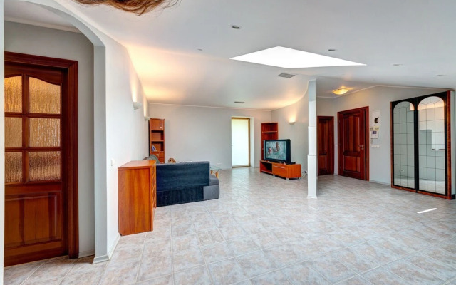 Luxury 3-bedroom apartment Gonchara