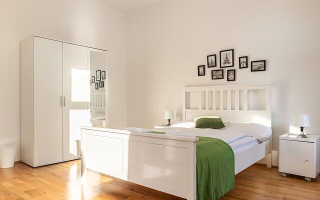 CoLiving 3BR shared Apt. Belvedere