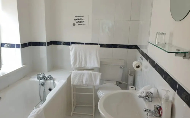 Ashtons Guest House