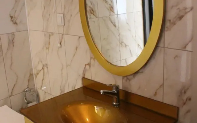 Class Hotel