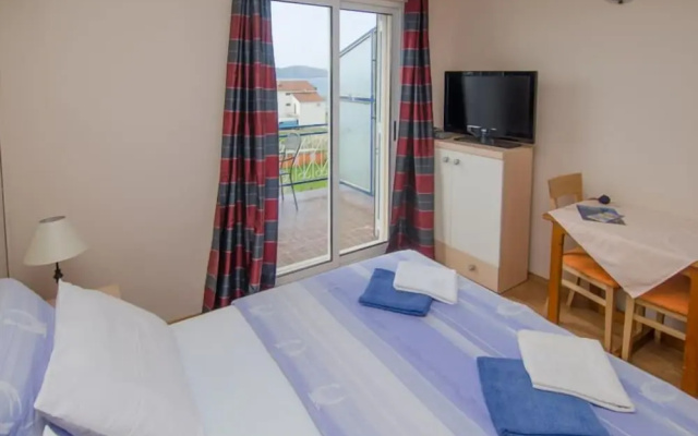 Studio Apartments Lulak