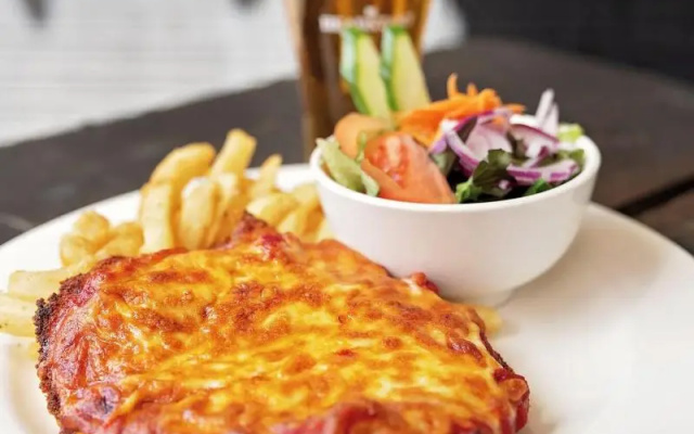 Hotel Metropole Proserpine – Meal – Proserpine