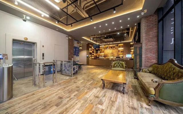 Xingyi Chain Hotel Jiangxia Metro Station