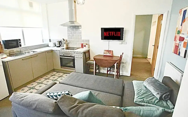 Modern Central Edwardian Apartment 4pp Private Ent