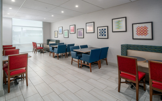 Holiday Inn Express & Suites Brandon by IHG