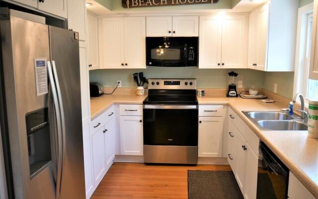 Beach Breezes - 4 Br Home