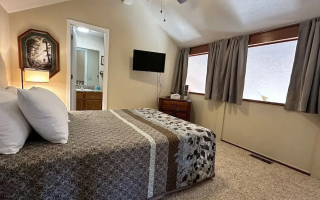 Dreamers Delight 2 Bedroom Condo by RedAwning