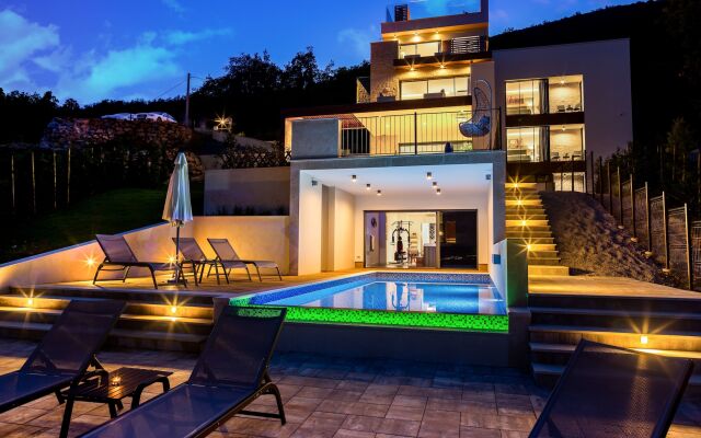 Villa AltaVista, Opatija - Seaview & Relax with Heated Pool and Private MiniGolf