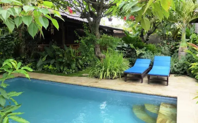 Lovina Beachhouse Villas