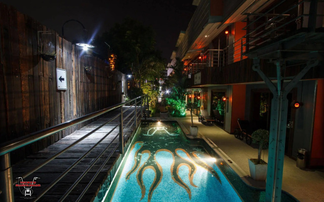 Nicky's Handlebar Hotel