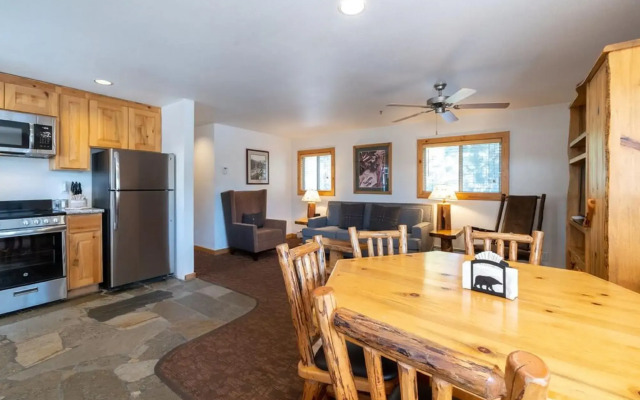 Red Wolf Lakeside Lodge