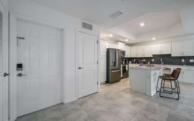 Spacious Beautiful 3-br Condo Prime Location