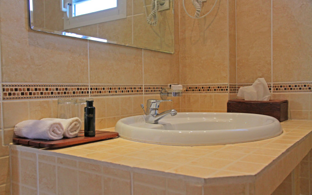 Royal Beach Hotel & Spa