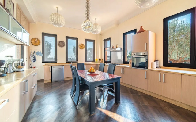 Villa With Heated Pool Breakfast Included - by Feelluxuryholidays