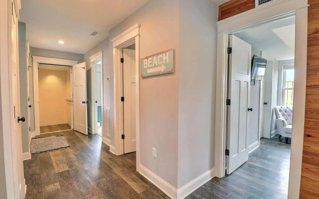 4059 - Bikinis & Martinis