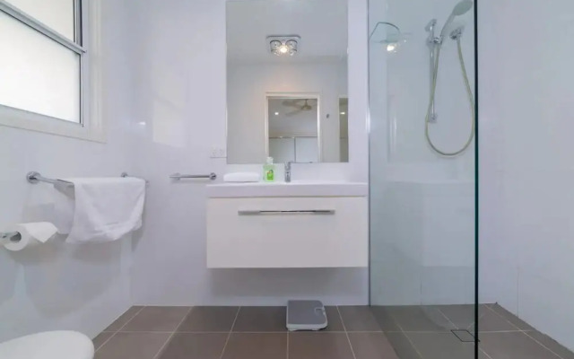 Renovated 3 Bedroom Home In Petrie Terrace