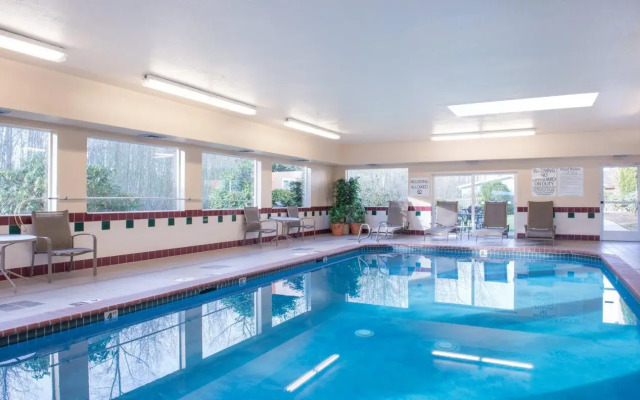 Holiday Inn Express & Suites Burlington by IHG