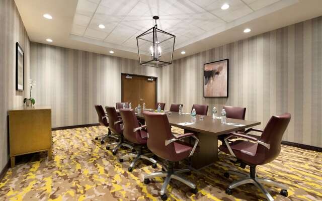 Hilton East Brunswick Hotel & Executive Meeting Center