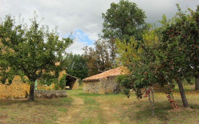 Cosy Holiday Home in Sainte-Croix with Garden