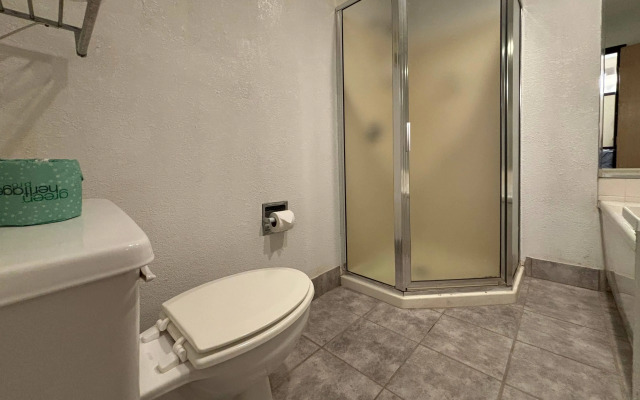 Super 8 by Wyndham Metropolis