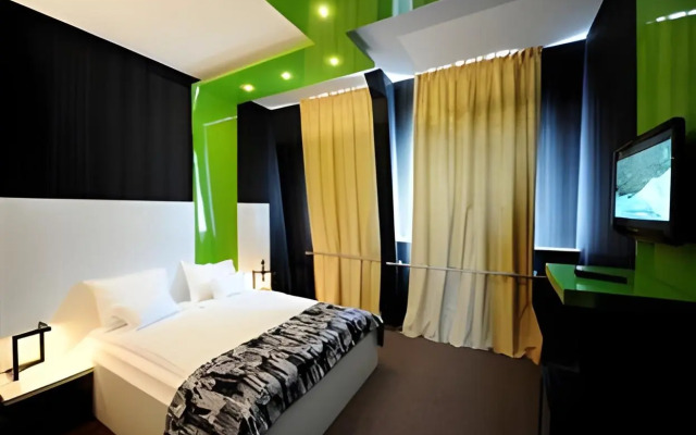 Plaza V Business and SPA