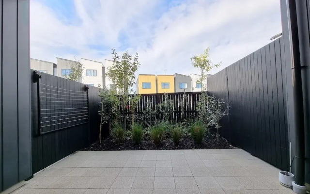 Brand New House by Botany - Parking