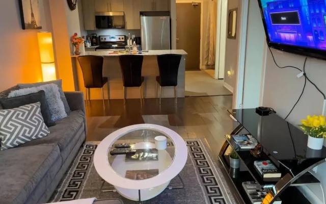 Spacious-cozy 2bed Condo in Square Ones Misissauga