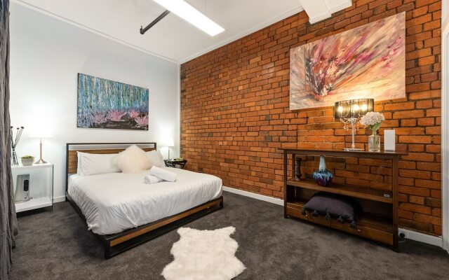 StayCentral - Heritage Warehouse Retreat
