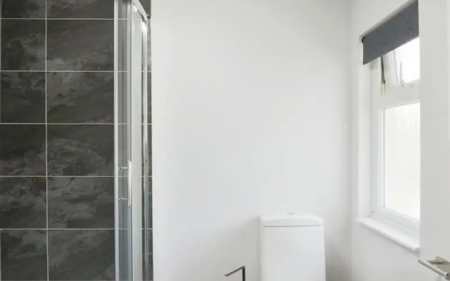 Deluxe 7 Bedroom Property in Solihull
