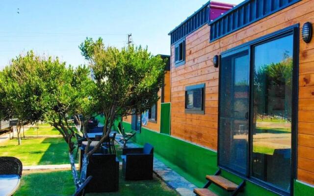 Mi̇ya Garden Ti̇ny House