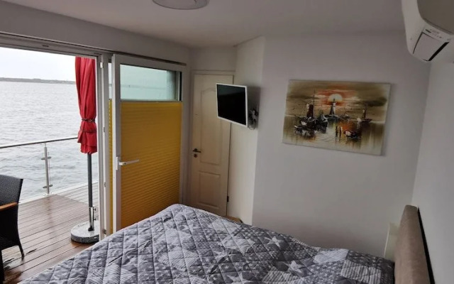 Schwimmendes Ferienhaus Robby II