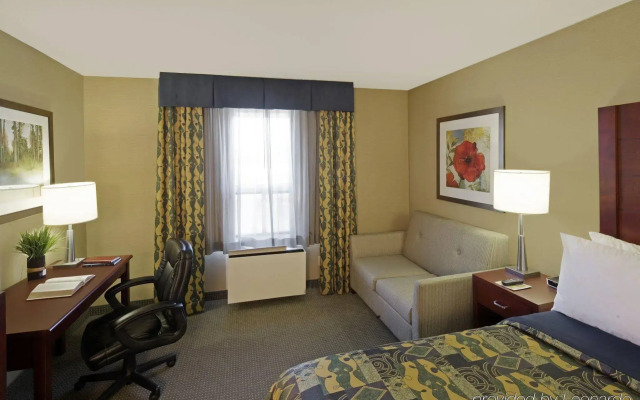 Travelodge by Wyndham Oshawa Whitby