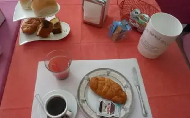 Hotel Junior