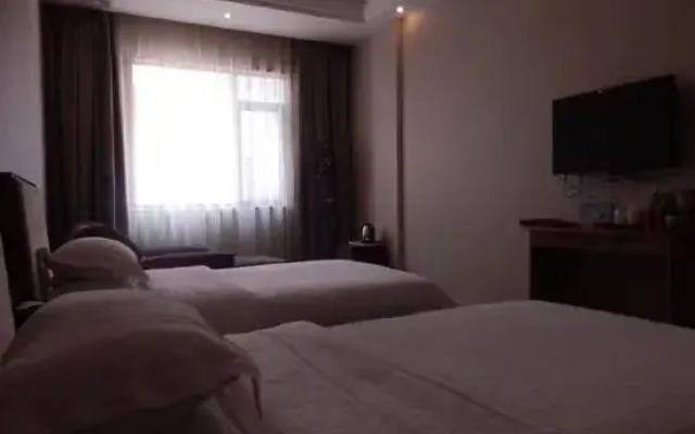 Xixia Chaoyue Business Hotel