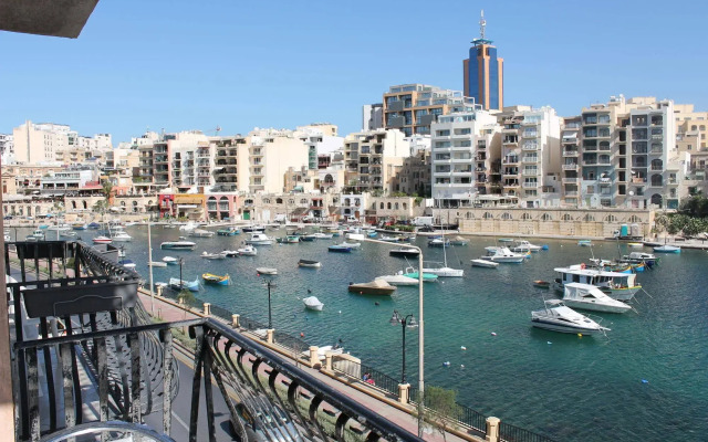 Spinola Bay Apartment by Getaways Malta