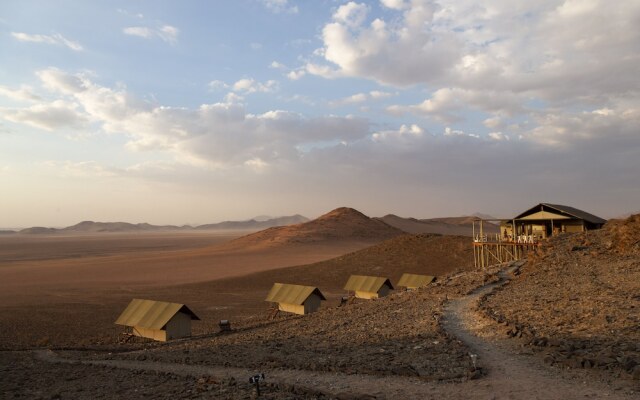 Kanaan N/a'an ku sê Desert Retreat