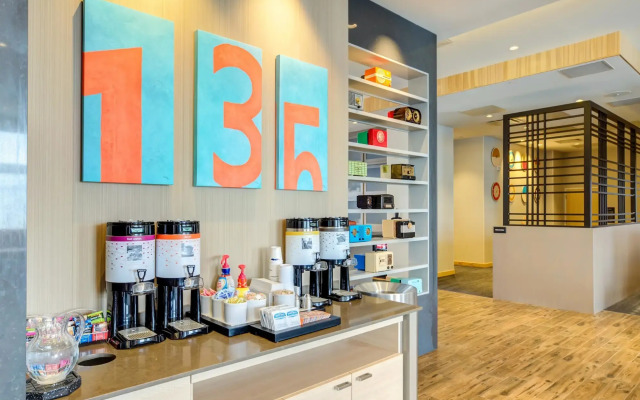 Hampton Inn & Suites Boston/Waltham