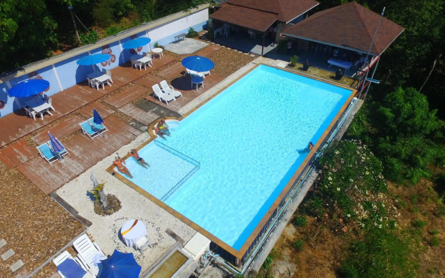 Koh Ngai Cliff Beach Resort