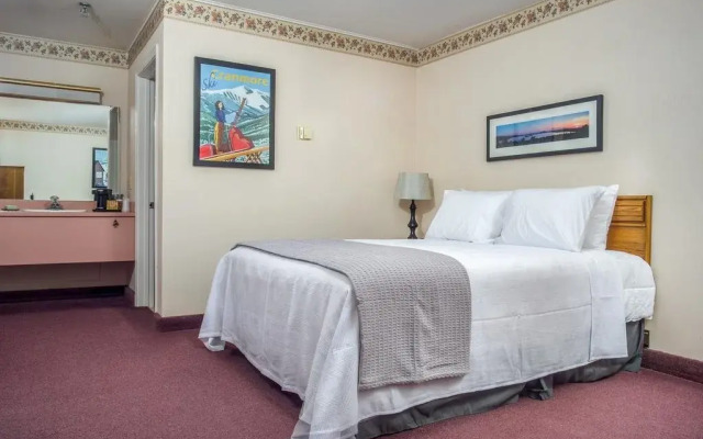 Mountain Village Lodge