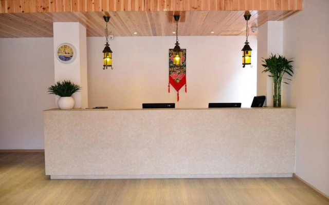 Luguhu Aishang Hotel