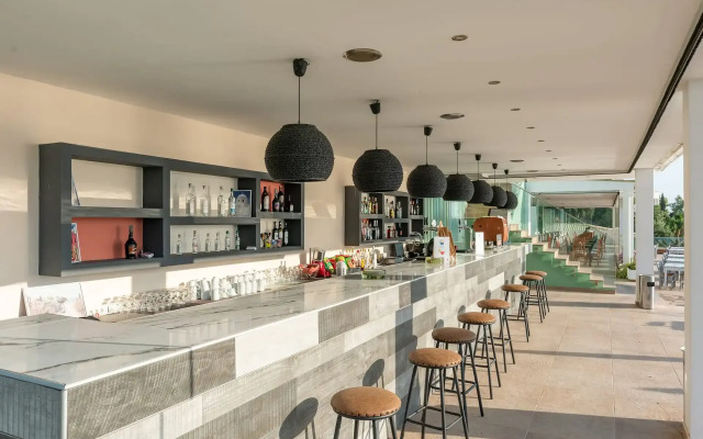 Отель Corfu Maris Bellos