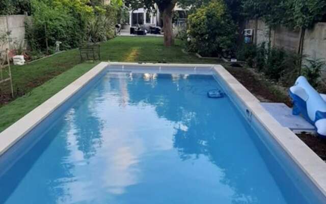 Villa With 4 Bedrooms In Bordeaux, With Private Pool, Enclosed Garden And Wifi